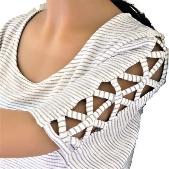 NWT Apt 9 Top Open Ladder Sleeves White Grey Stripe Size Small Necklace Included - Picture 5 of 14